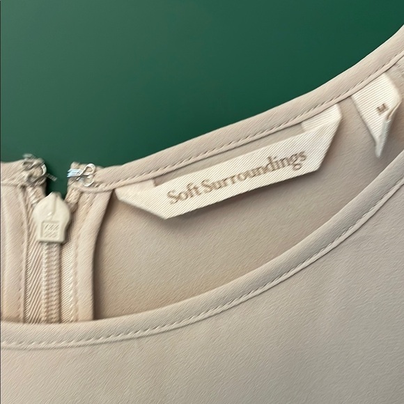 Soft Surroundings Elegant Light Tan Crepe Sleeveless Blouse Womens M - Picture 2 of 6